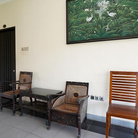 OYO 1430 Hotel Ratna Syariah Probolinggo Bagian luar foto