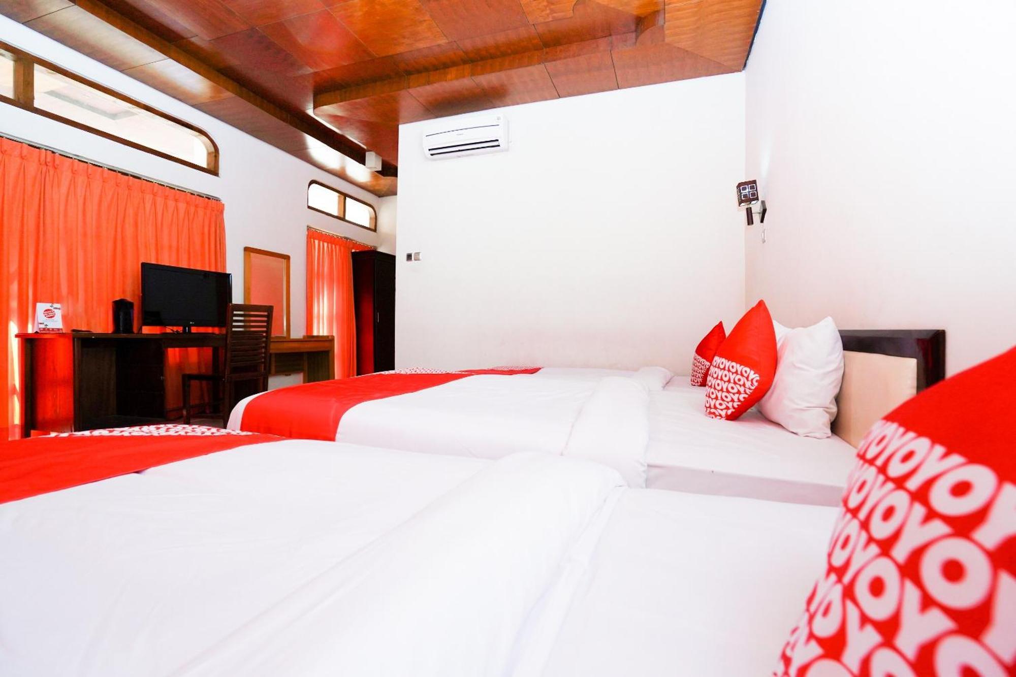 OYO 1430 Hotel Ratna Syariah Probolinggo Bagian luar foto