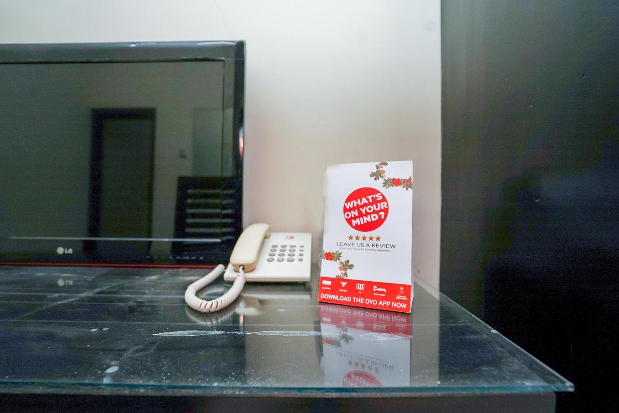 OYO 1430 Hotel Ratna Syariah Probolinggo Bagian luar foto