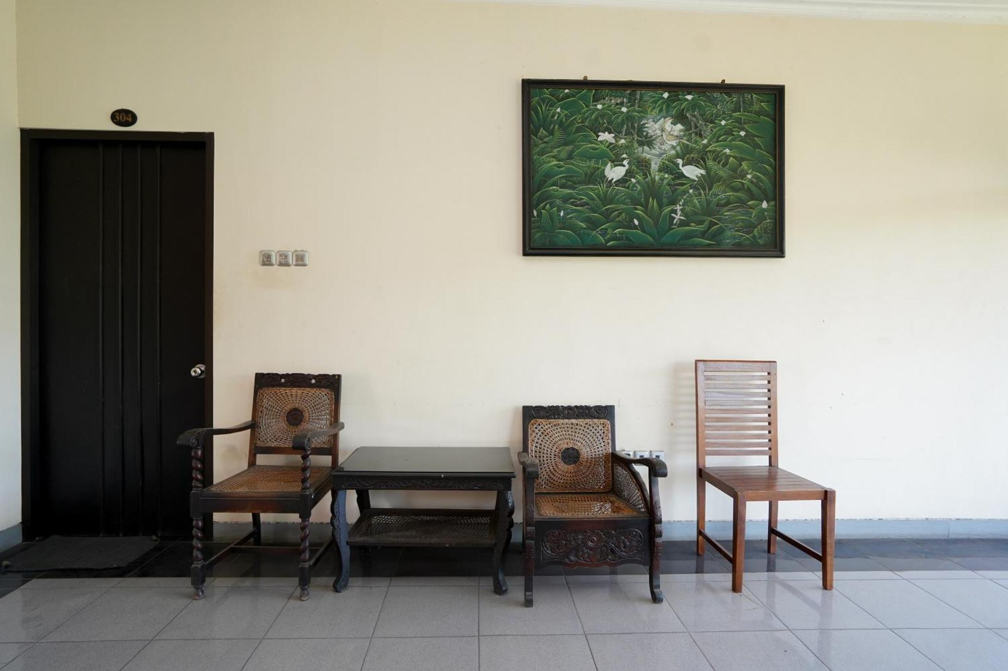 OYO 1430 Hotel Ratna Syariah Probolinggo Bagian luar foto