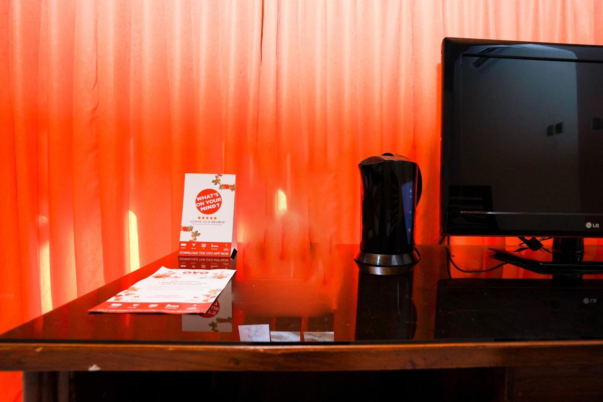 OYO 1430 Hotel Ratna Syariah Probolinggo Bagian luar foto