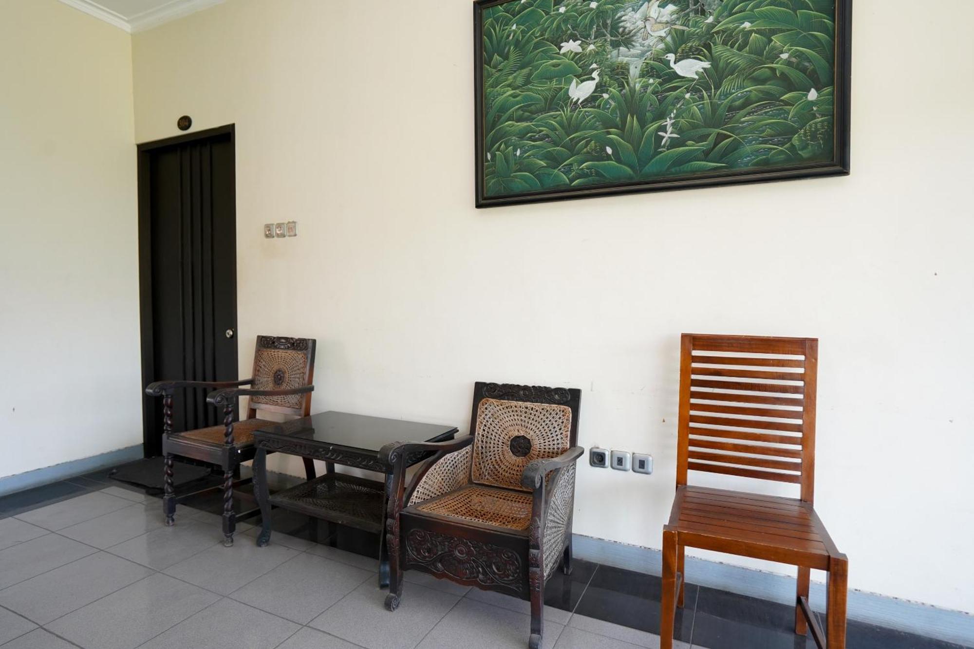 OYO 1430 Hotel Ratna Syariah Probolinggo Bagian luar foto