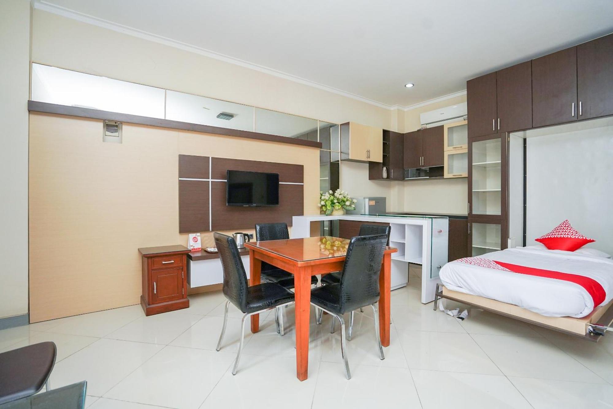 OYO 1430 Hotel Ratna Syariah Probolinggo Bagian luar foto